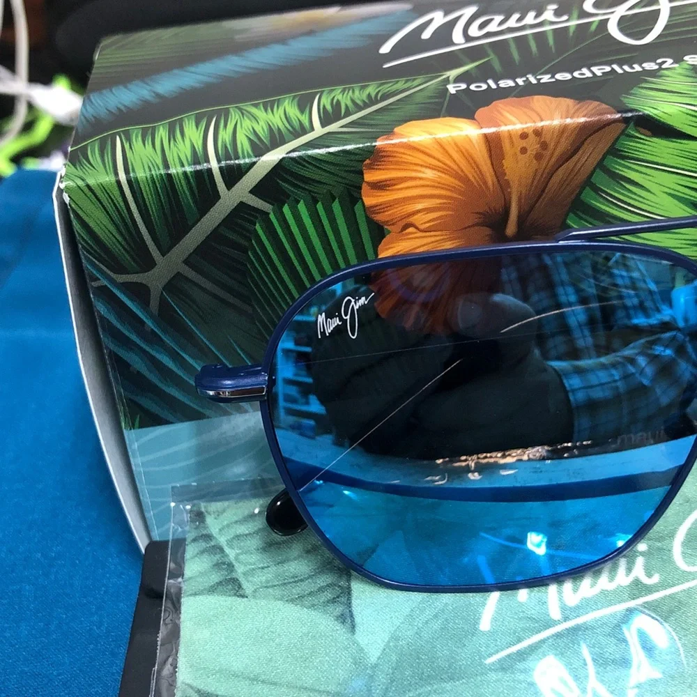 Maui Jim Blue Mirrored Aviator sunglasses. - Picture 5 of 5